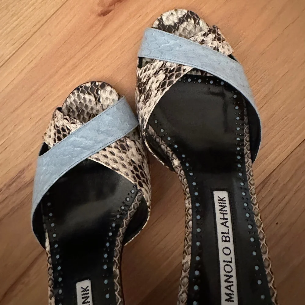 MANOLO BLAHNIK Mumbimu Bicolor Snakeskin Mule Sandals Size 5 NWB - Picture 2 of 7